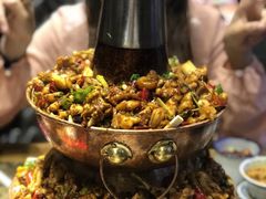 -沪小二炭火蛙锅(淮海中路美食不夜城店)