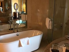 -上海佘山世茂艾美酒店