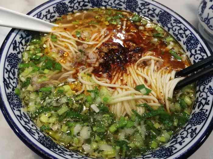 西北楼牛肉面-"牛肉盖饭的肉肉有点少,米饭989898的.