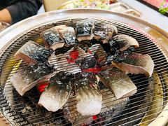 -围炉肉舍•炭烤活鳗•丹东海鲜烤肉(步行街店)