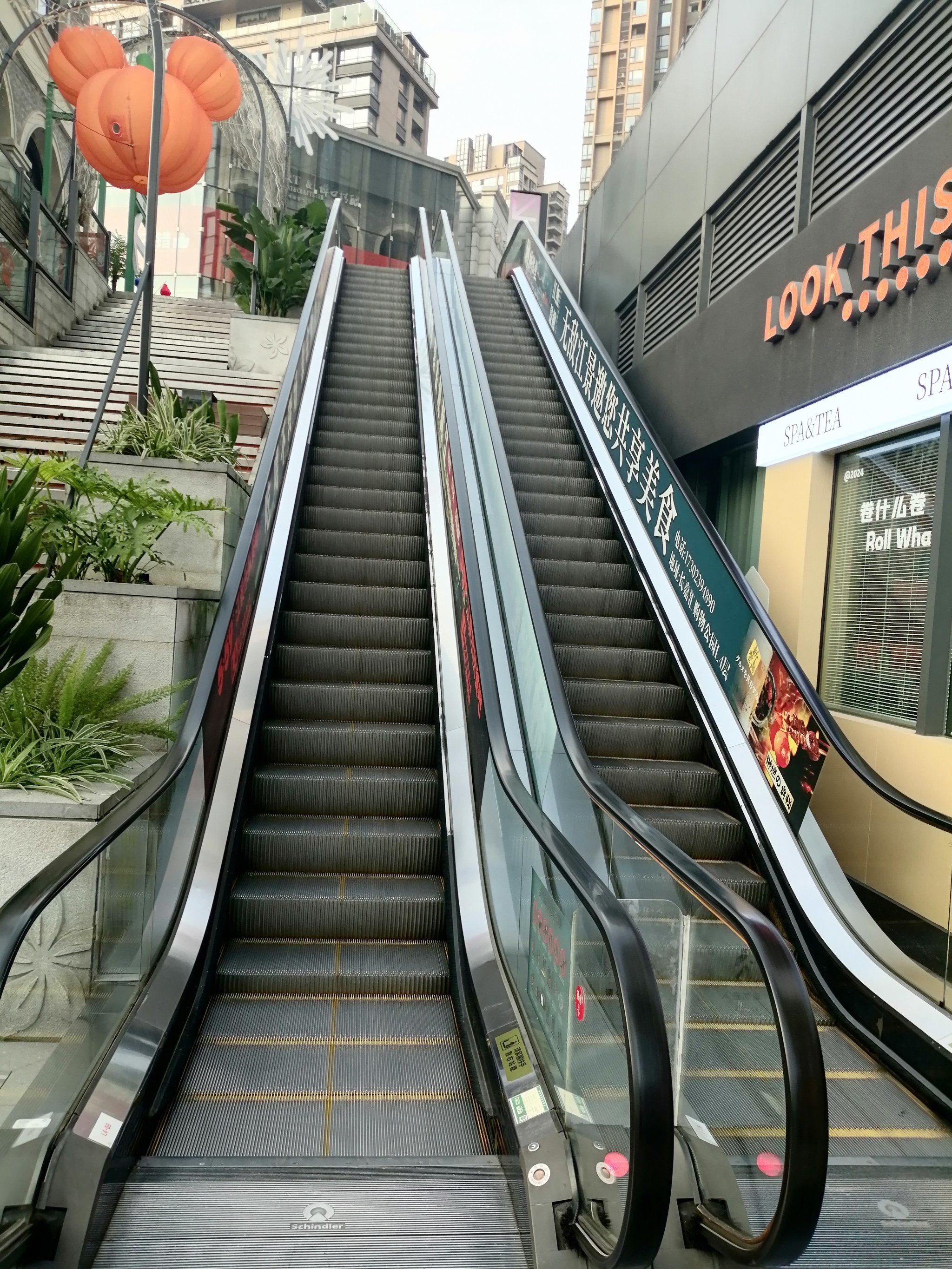 0元玩转这座城重庆都是室外扶梯,天气不
