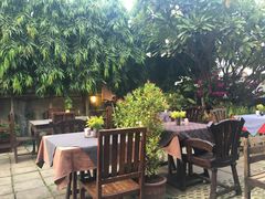 -Dash Teak House