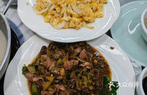 Snow Cabbage Stir-fried Offal Mix