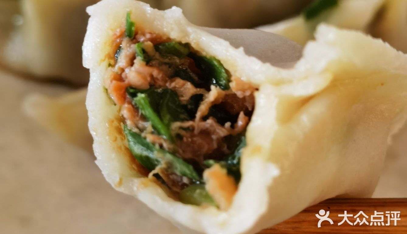 洛阳街头早餐，尝试一下北方馄饨和烫面角