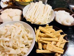 -巴四老城区炭火蛙锅(张江店)