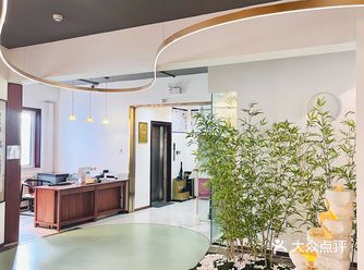 这里的环境清新雅致！烤乳鸽好吃！