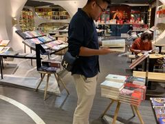 -钟书阁(珍园店)