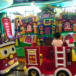 -维佳童话镇演出现场(徐东店)
