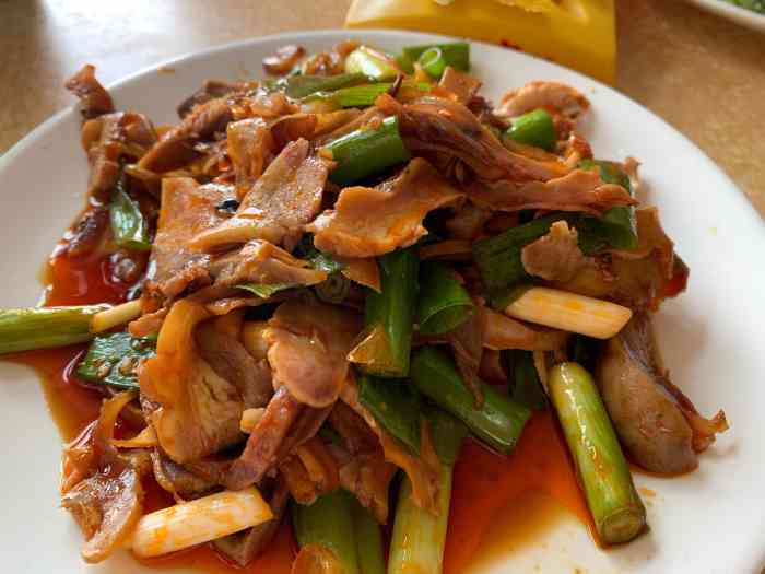 老八里全羊-"朋友介绍,说是非常有名的一家店,店面不大.