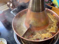 -果松木炭酸菜铜火锅·外婆参鸡汤