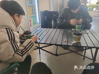 #咖妃，今天又是你陪朕  和哥哥，小侄子出去边喝咖啡