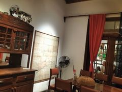 -Cuc Gach Quan Restaurant