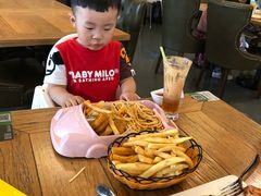 -汽车博物馆主题餐厅