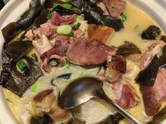 -帅巴人舅母子腊蹄民俗村
