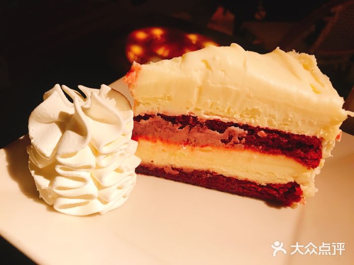 the cheesecake factory 芝乐坊餐厅(迪士尼小镇店)红丝绒芝士蛋糕