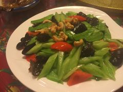 -闯关东东北农家菜(崂山石老人店)