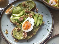 牛油果煮蛋吐司-RAC BAR(安福路店)