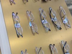 -三目眼镜·蔡司视觉合作店(青浦宝龙店)