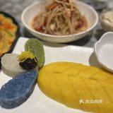 汤中的海鲜和香草增添了层次感。服务方面表现出色