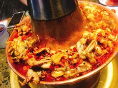 -沪小二炭火蛙锅(淮海中路美食不夜城店)