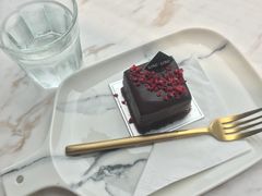 -UNI UNI(环亚凯瑟琳店)