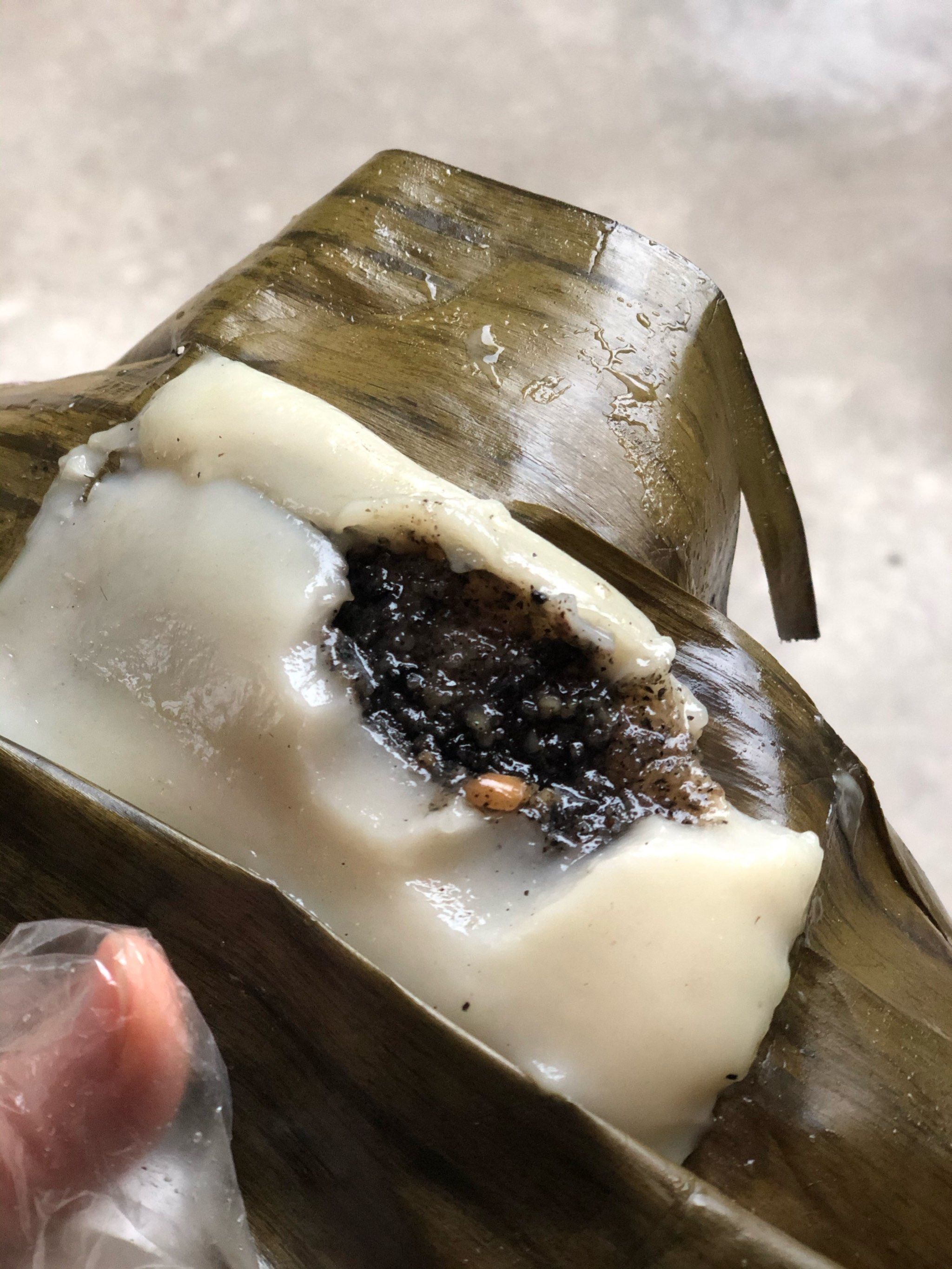 n应该页属于广西特色美食吧～\\n看到很多小吃店和路边摊有卖的