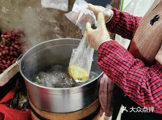 人间烟火气，最抚凡人心”—铁桶糯米鸡，小时候味道~