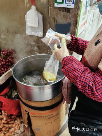 人间烟火气，最抚凡人心”—铁桶糯米鸡，小时候味道~