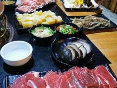 -果松木炭酸菜铜火锅·外婆参鸡汤