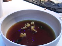 牛肉清汤配以鸭肝云吞-AZUR聚(香格里拉饭店)