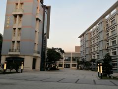 -金陵中学(河西分校)