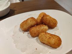 红糖糍粑-大中华酒楼·主席武昌鱼·武汉美食地标(江汉路步行街店)