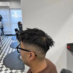 -15C7 男士理发馆 烫染专业店