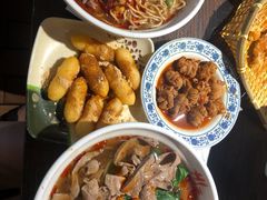 -爆炸头阿姨小四川正宗川味小吃(无任何分店)