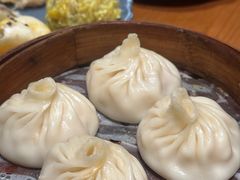 蟹粉鲜虾小笼-鑫震源·苏式大虾生煎(山塘街店)