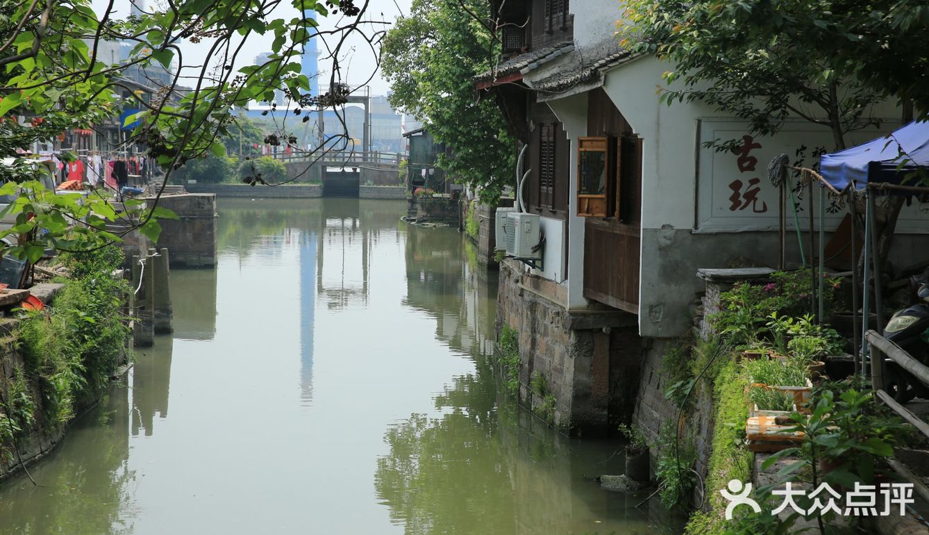 4块钱一块，用料很足，大家排队购买