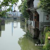 4块钱一块，用料很足，大家排队购买