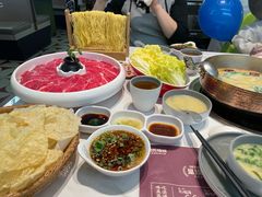 -洪氏嗨捞·广东猪肚鸡·椰子鸡火锅(西咸万象城店)