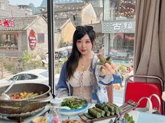 -刘姐啤酒鱼民族演艺餐厅(西街总店)
