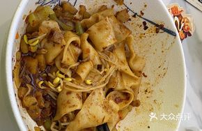 Spicy Pork Sauce with Oil Pouring