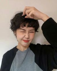 -BULB STUDIO 巴柏明星发型工作室