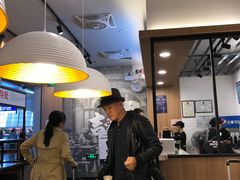 大堂-吉祥馄饨(虹桥火车站店)
