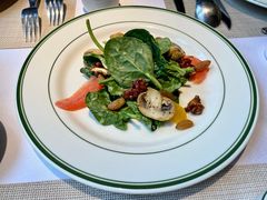 琥珀核桃有机菠菜沙拉-93Club·法餐厅