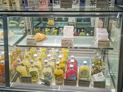 面包甜点陈列柜-喜茶(上海北外滩来福士店)