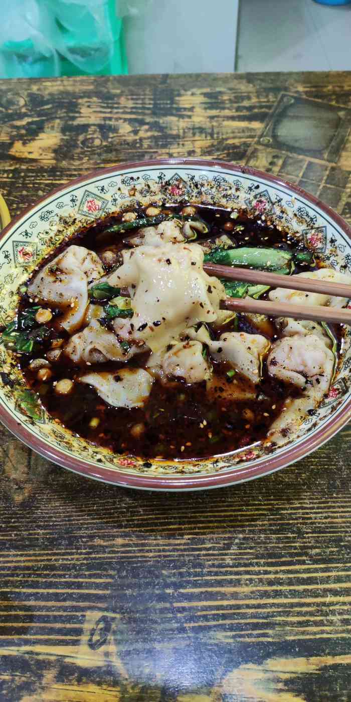 龚胖娃过桥抄手-"位置在斑竹路公交站门口,离金科美邻居汇很.