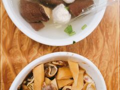 -松树干拌面店