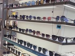 -爱视眸Eyeblling眼镜·依视路·蔡司镜片折扣店(百联南方商城购物中心)
