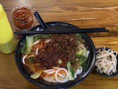 半半米线-丽虹云南过桥米线(兴工街店)