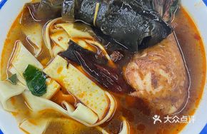 Vegetable Noodles with Chicken Leg and Side Dish