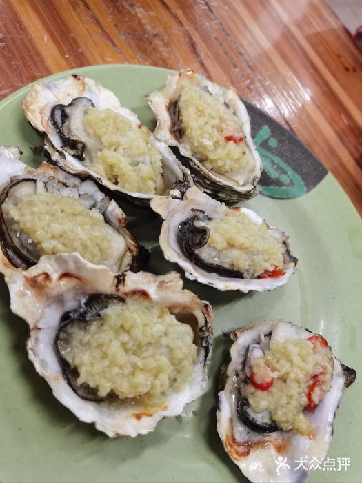 贞姨美食·老字号海鲜大排档炭烧蒜蓉生蚝图片